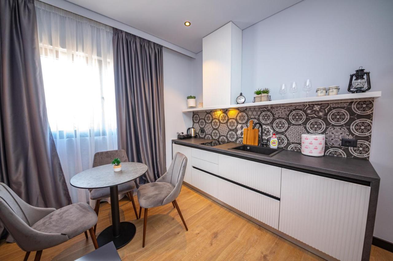 Apart-Hotel Lili2 Саранде Екстериор снимка